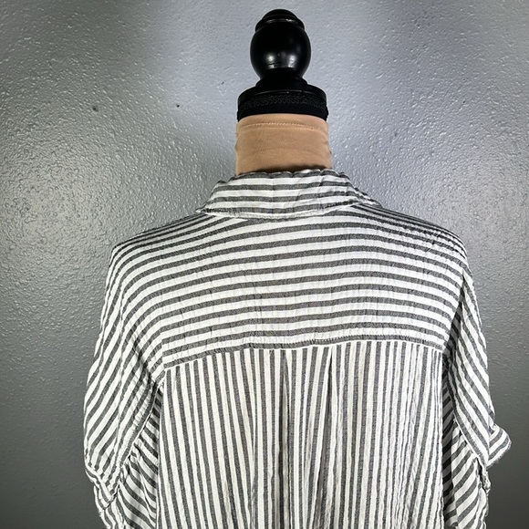 gray & white striped button down oversized short sleeve shirt sz S | casual euro - Picture 5 of 8